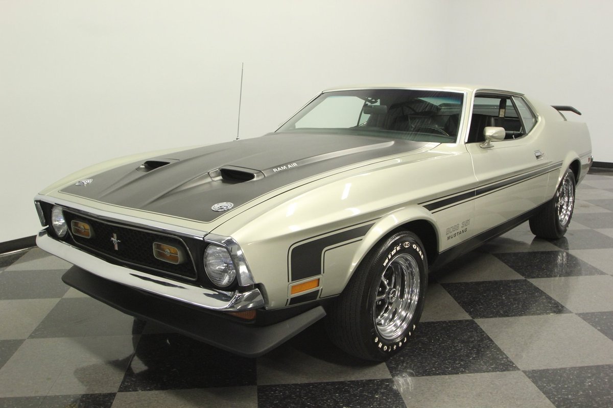 streetsidecars's tweet photo. This 1971 #Ford #Mustang #Boss 351 wields an R-code 351 cubic-inch V8 and 4-speed manual transmission
Link: https://t.co/zYwIlCRPYh
#musclecar #hotrod #oldcar #classiccar #cars #car #drive #speed #fordmustang #fordmustangs #bossmustang #boss351 #fordmotorcompany #classicmustang https://t.co/bhIRNHdUQb
