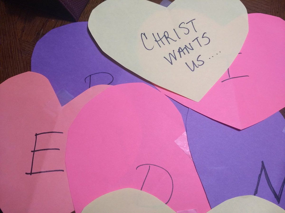 mmmjsaldivar's tweet image. Using paper ❤️s to spread/teach a message of being kind through 🎶. Helping the littles to remember Christ's example of loving 1 another thru various songs. My sweet helper &amp;amp;mini chef w/the treats of mini choc cupcakes = 😍😋 kids  #musicmakesmehappy #loveoneanother #singingtime