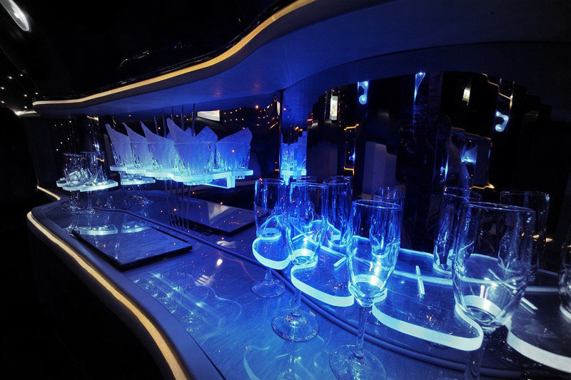 limoct's tweet image. Have fun this weekend with a #CarService from Limousines of Connecticut. Call 203-344-0066. 
limo-ct.com/july/grab-a-be…