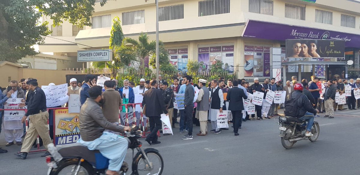 NavaidS10's tweet photo. We overseas Pakistanis demand for immediate lease for our plots.
No 35% development charges
No forced Posession 
#BahriaTownGreedUnlimited https://t.co/GVBlUEQsg1