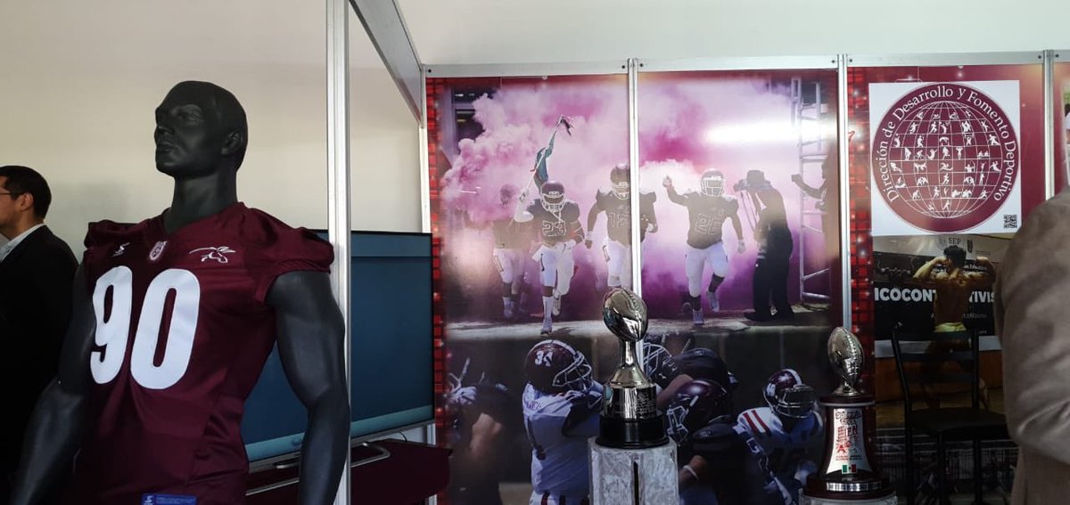 BurrosBlancos's tweet photo. Burros Blancos presentes en la Expo Profesiografica 2020. 🇱🇻

Honra la tradición, construye el legado. 🏈

#PRIDE https://t.co/8oWQpQysse