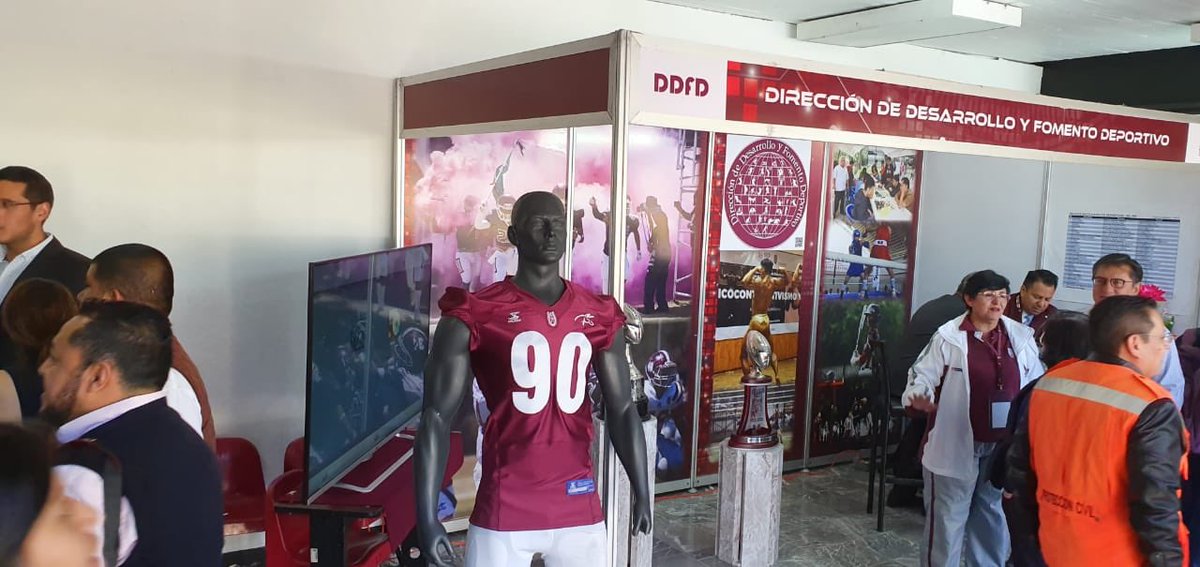 BurrosBlancos's tweet photo. Burros Blancos presentes en la Expo Profesiografica 2020. 🇱🇻

Honra la tradición, construye el legado. 🏈

#PRIDE https://t.co/8oWQpQysse
