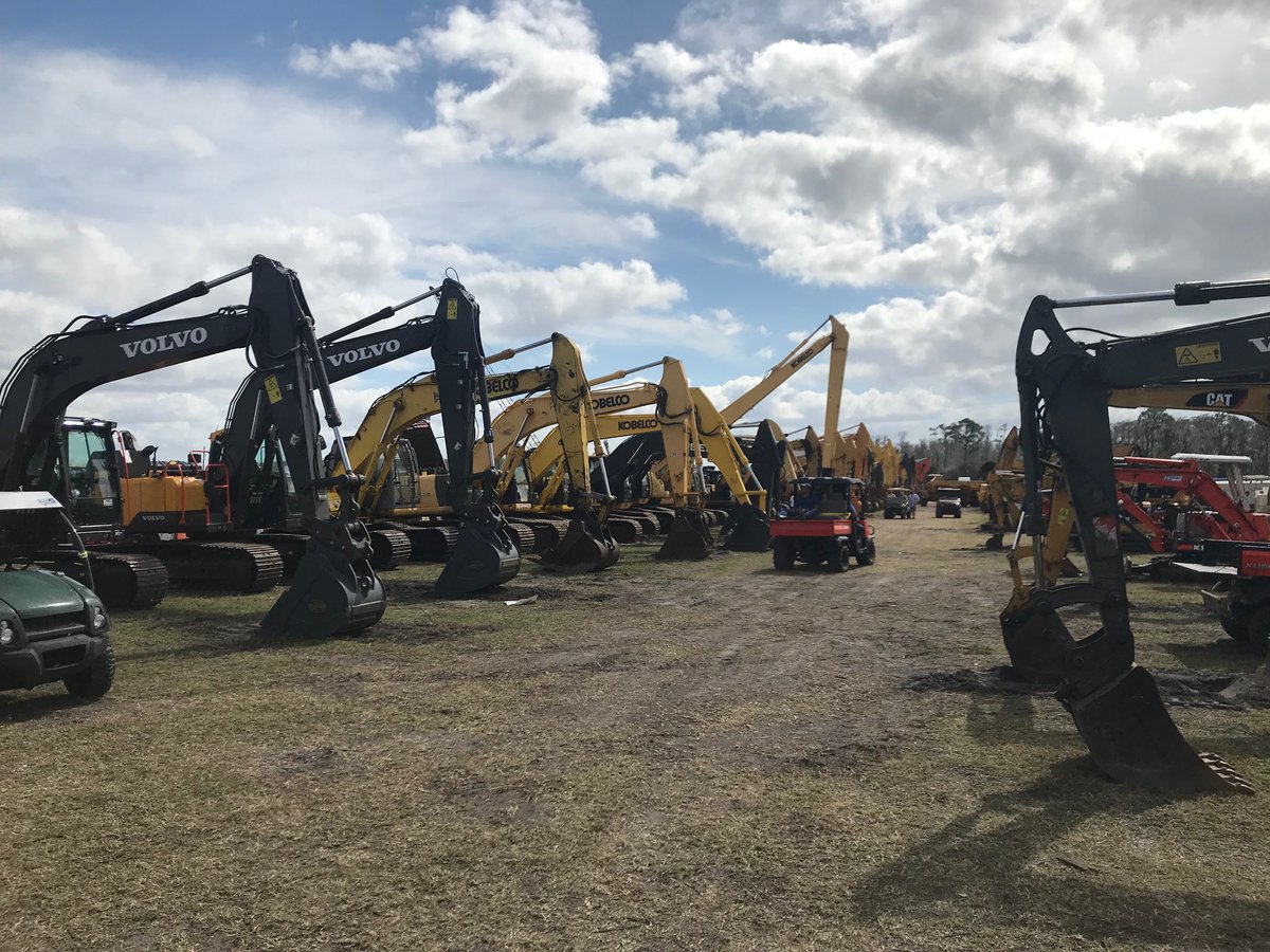 VeriTread's tweet photo. We're at Jeff Martin Auctioneers Inc Kissimmee sale giving free freight estimates. Stop by and let us help get your equipment moved from auction site to job site. 

@JMAuctioneers #JMAFlorida2020 #heavyhaul #veritread #ontheroad #equipmentauction #constructionequipment https://t.co/c3Y84GaxzY