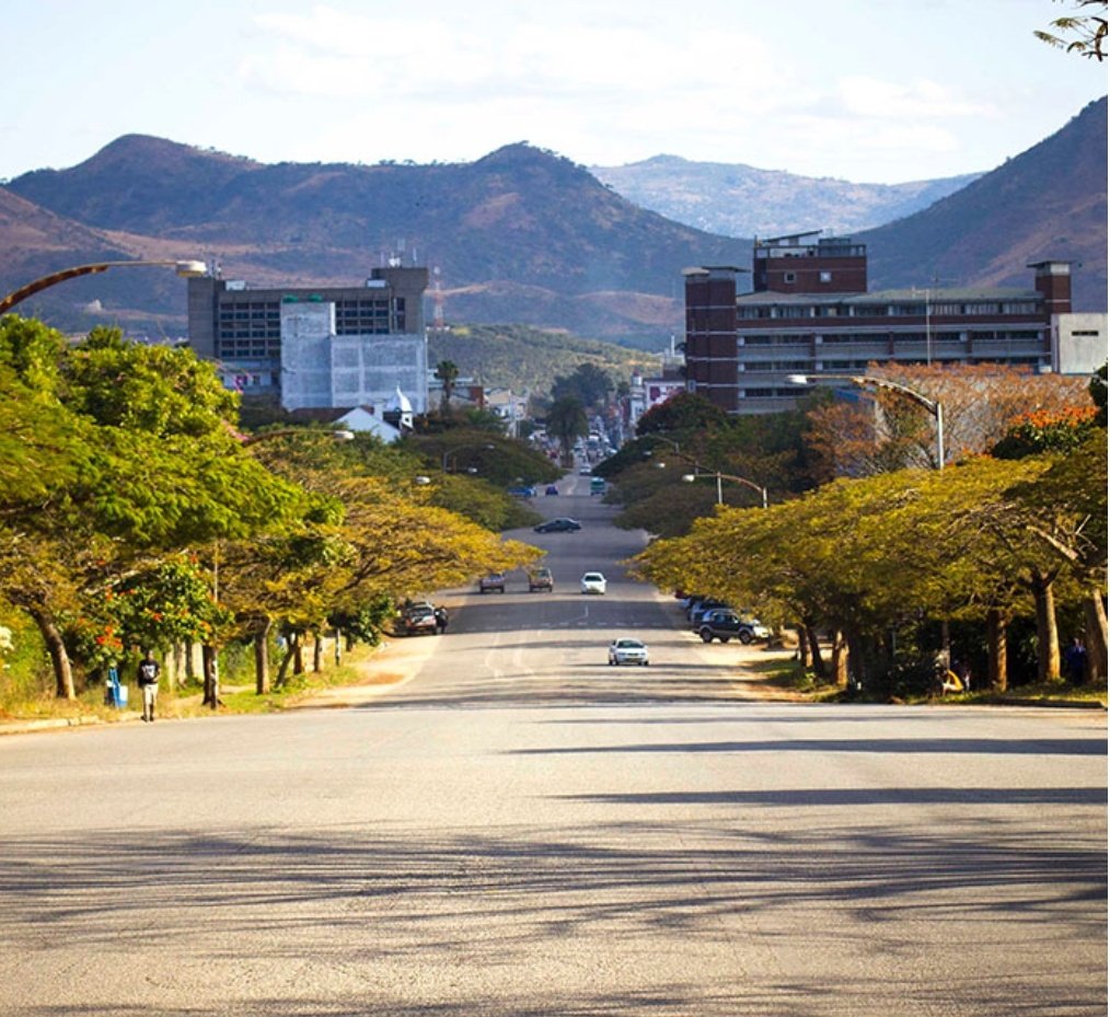 kwamutare's tweet photo. The beautiful city of Mutare is surrounded by majestic mountains wish amazing views ideal for scenic walks, cycling &amp; bird viewing.
#mutare
#zimbabwe
#visitmanicaland
#visitzimbabwe https://t.co/Vi76EzpTUp