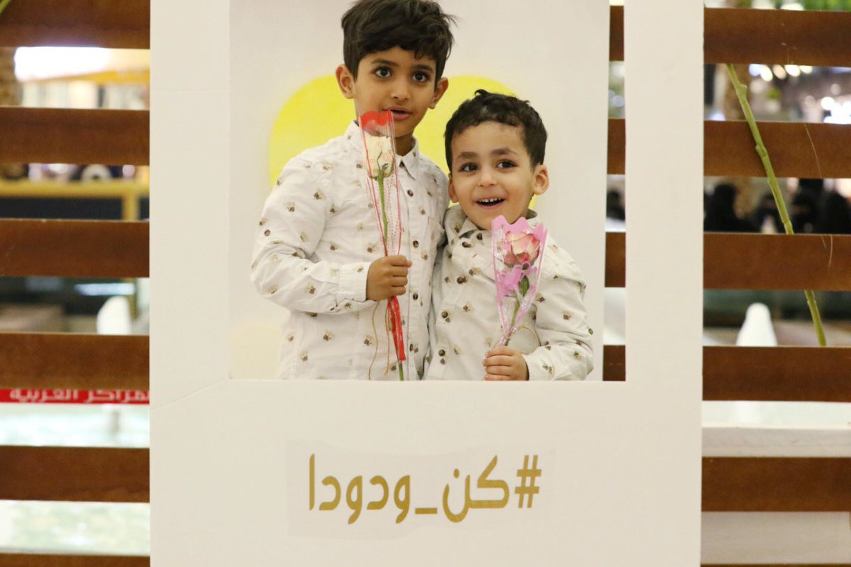 rana_zy's tweet photo. كن ودودآ فعالية قُدمت للجميع الكبار والصغار 
واهتمت خاصة بالآباء والأمهات  كي لا يقع أولادهم فريسة للتنمر

شكرآ لكم يا ابطال @A_Dose_of_Hope @Bonyan2019  @GhdVolunteers https://t.co/95bu7Enunq