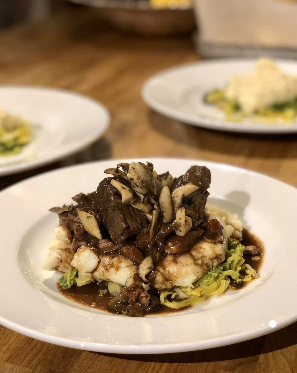 BakedByRomanos's tweet photo. Ox cheek and Oyster mushroom in red wine on a bed of smooth potato mash and shredded Savoy Cabbage. Comfort food at its best.
#perfectonepotdinner #huntingdonfood #familyfavourites #cambridgefood #localfood #supportlocalbusiness #localsuppliers #independent #localcaterer https://t.co/wjwrppFQQc