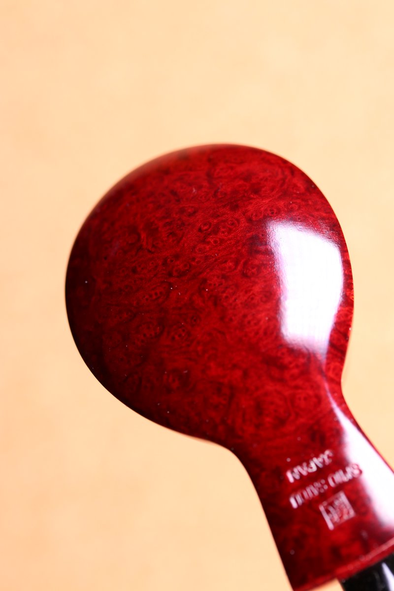 Looks like the surface of MARS.
Available at tobaccopipesjapan.com
Took some new photos of SMIO's Maroon Mountain pipe.