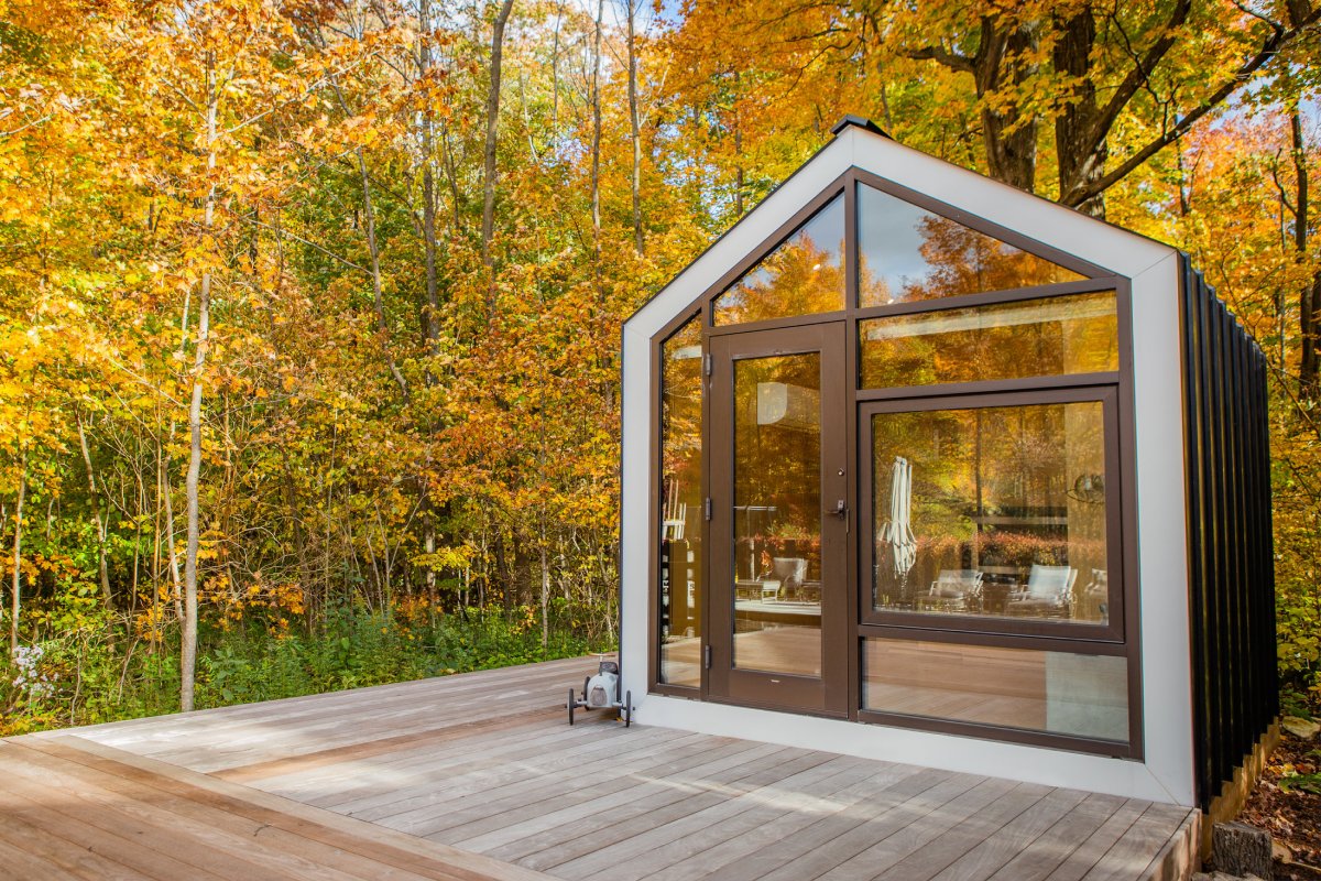 dwellito's tweet image. Meet Bunkie Vos. This 106 square foot modular home often requires no permit and includes a complete set of pre-assembled components for on-site installation. Perfect for a backyard office studio.

#modularmondays #modularhome #prefab
