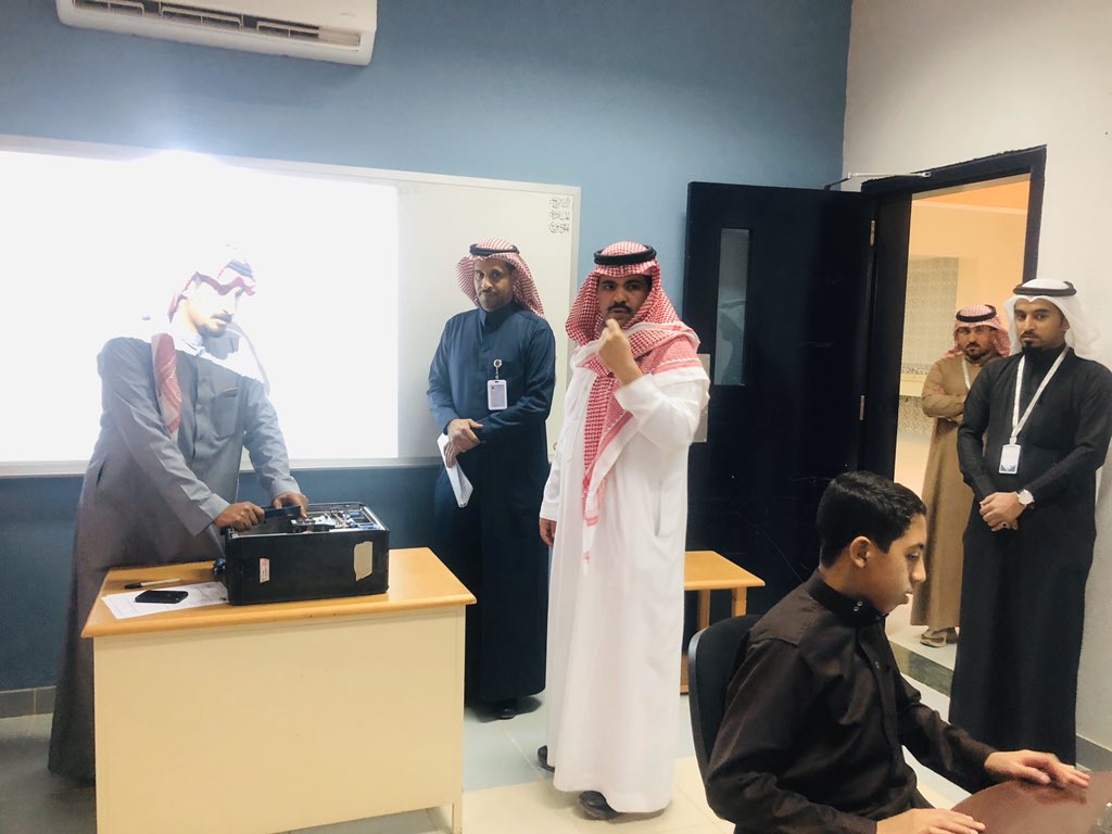 ClubMaj's tweet photo. تشرفنا اليوم بزيارة مشرف عموم الاداره العامه لتعليم المستمر الدكتور / عادل النافع ورئيس قسم تعليم الكبار بالاداره الاستاذ / جابر بن فضل الرشيدي فأهلا وسهلا بالضيوف الكرام @Media_M_E @con_edumaj @majmaah_edu https://t.co/uz8HjcHPzs