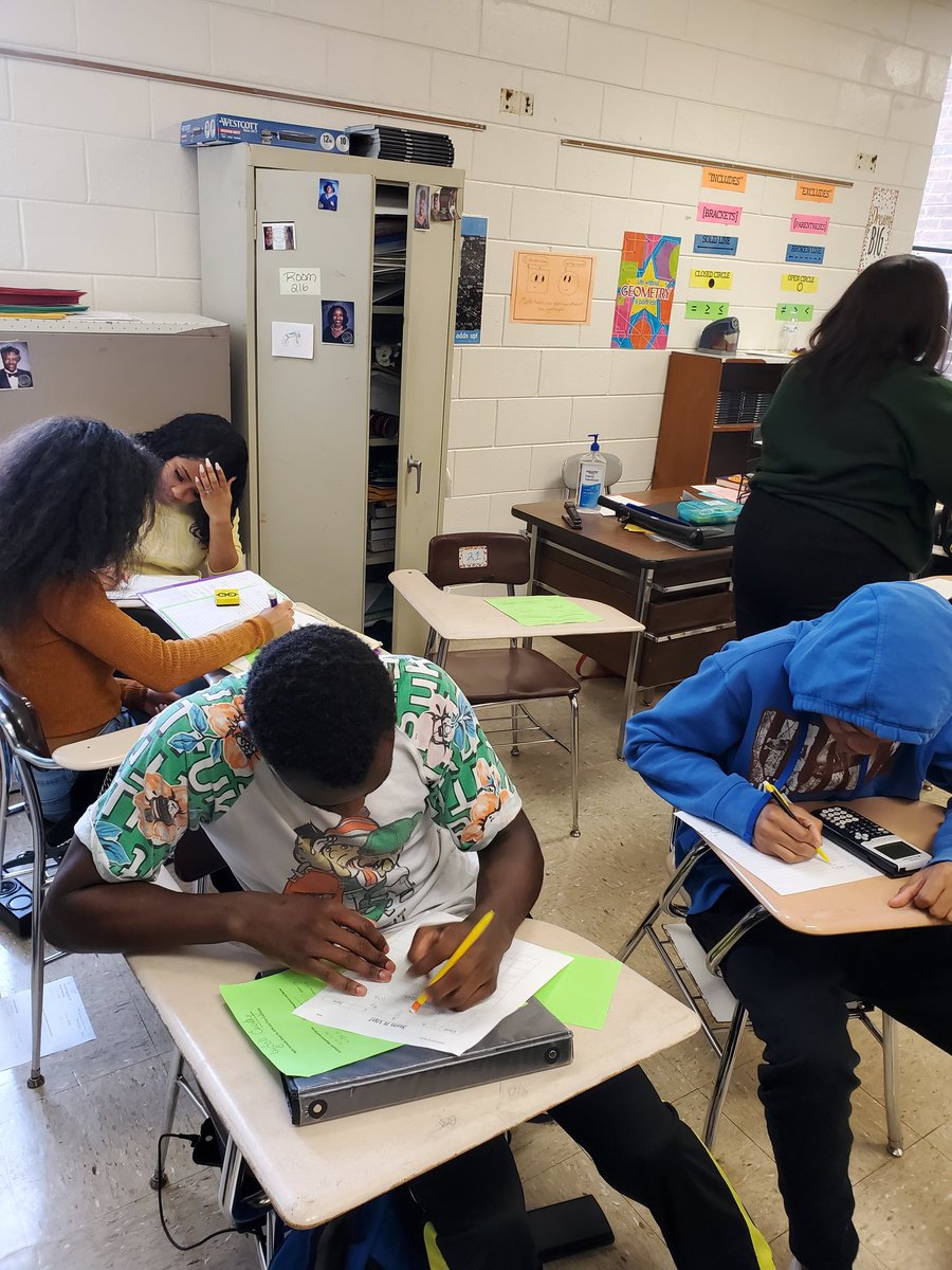 Mrz_Kirk's tweet photo. Advance Functions playing Sum it up to review Sequences and Series #iteachmath #MTBoS https://t.co/lmprrE0fNy