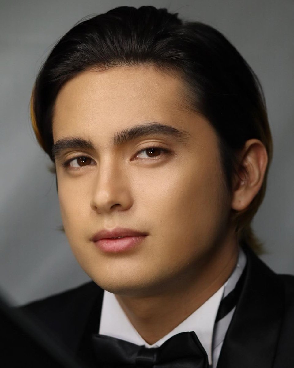 hangjingxiao18's tweet photo. @tellemjaye • #soon #MakeUpbyMacIgarta #MensGrooming #MacIgarta #JamesReid #MultiMediaPrince • Thank you @ashley_hmua for assisting me. ©Mac https://t.co/56mZXm7KFQ