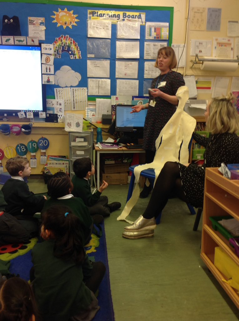 ChorltonParkPS's tweet photo. R1 have had our first special talk for aspirations week. We have been learning about what it's like to be a doctor! #article28 #lovelearning https://t.co/fpISQvmJCT