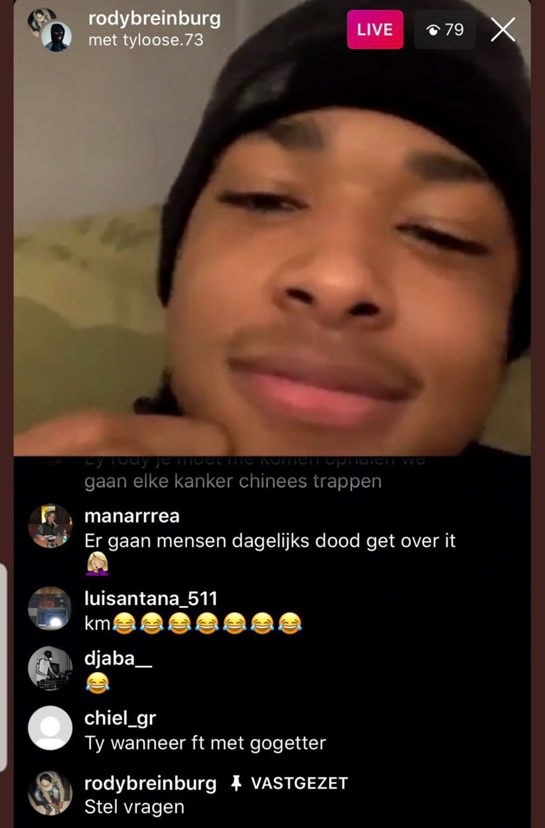 Dus je zit op je fiets en dan komt #RodyBreinburg op zijn scooter voorbij en trapt je er met een doodschop af.
Ik fiets graag. En ik fiets Rody er graag in. In de bak. 

Kijken hoe hard dit gozertje dan nog lacht.
En breng dan ook graag een bezoekje aan zijn vader en moeder.