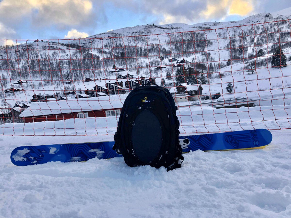 Tespack's tweet photo. Top Skiing Resort ⚡️ Paradise in Norway ⛷
Quote from our Tespacker @pvgreen
“ solar Backpacks great to charge while hiking up and sking down” 💪🇳🇴👌⛷
Thanks for an awesome pic and feedback 😉
Get yours ⚡️👉 https://t.co/cwjhqf72Jz
#HappyMonday #powerfulMonday https://t.co/mDGyAazMHf
