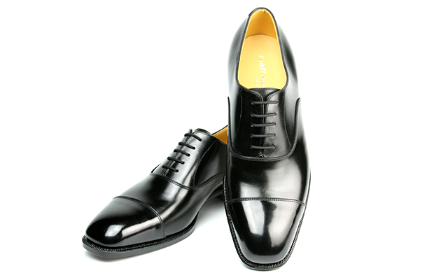 Hitmit モーニングに合わせる靴は 昼なら ストレートチップ内羽根 夜なら プレーントゥ内羽根 なのか 式場や貸衣装屋でもちゃんと教えてくれなかったぞ 結婚式で履く靴 T Co Njy9niol