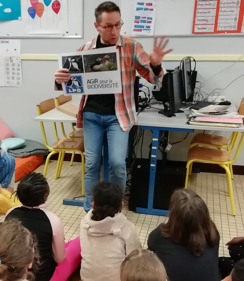 Allard_Ferry's tweet photo. Animation avec la L.P.O. en cm2. Les oiseaux au cœur du #ProjetBioFerry. Mieux les connaître pour mieux les protéger. Une séance passionnante avant la sortie d'observation.
@IENPOUEST  @LPOFrance https://t.co/iXNrlUQTAc