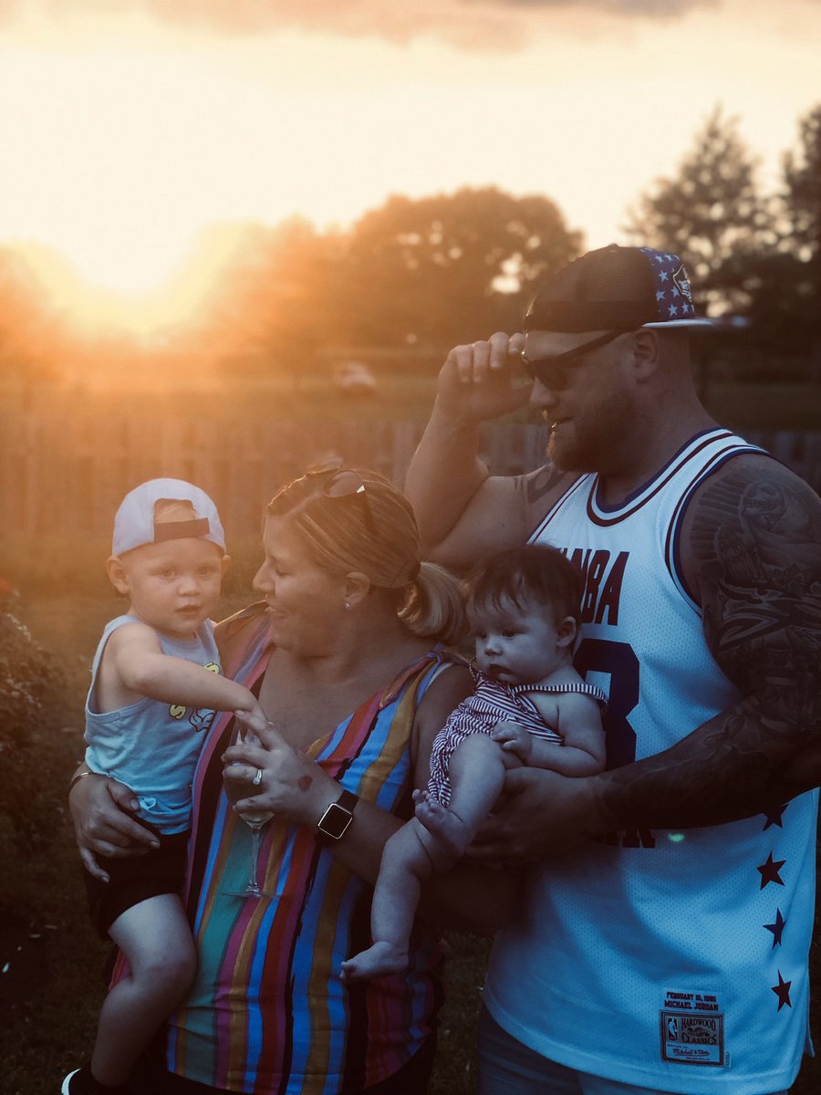 Stage4Thriver's tweet photo. #Savage We can not change the past but what we can do is choose how we move forward #Thriver #DepthsOfDespair #InchByInch #ScratchedAndClawed #CancerSurvivor #MBME  #WillPower https://t.co/hRruigY16s