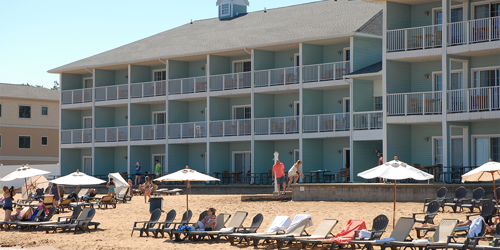 GrandSugarBeach's tweet photo. We can’t wait for the summertime — The sounds of waves on the lake, sand between our toes, and the warm sunshine. Book your summer stay with us and experience the beach from one of our lakeside rooms.

https://t.co/Wjlw5LefXL https://t.co/6PceknBOi4