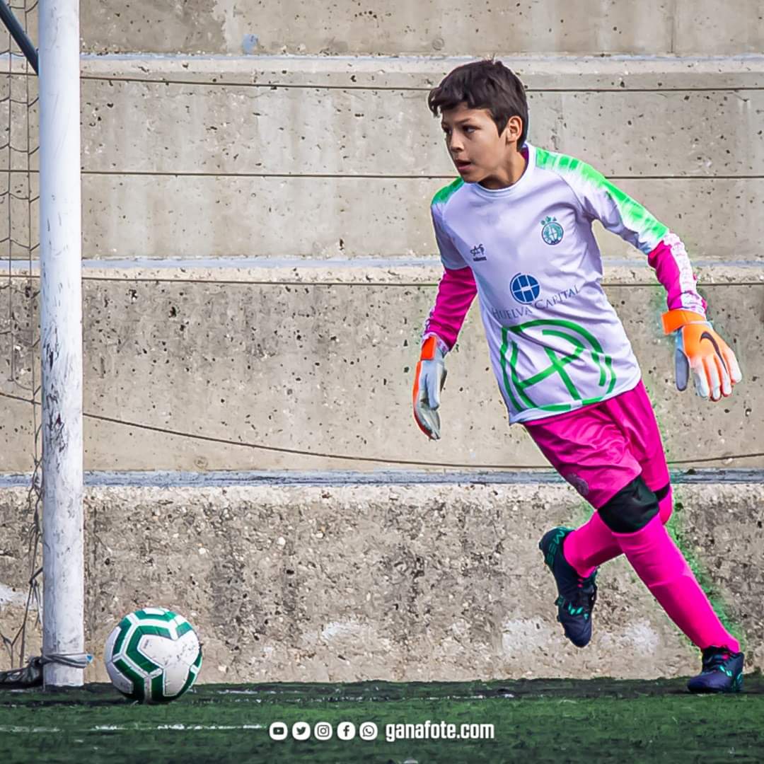 OficialGanafote's tweet photo. 🦗 GAÑAFOTE SOCIAL 👨‍👩‍👦‍👦 | Nuestros chicos de @CDHuelvaD lucen espectaculares en cada partido. ¡Los mejores usan #Gañafote! 🔝

#gañafote #sublimaciontextil #design #outfit #ropadeportiva #CDHuelvaDescubridora #fútbol https://t.co/SfWDJ0VvVJ
