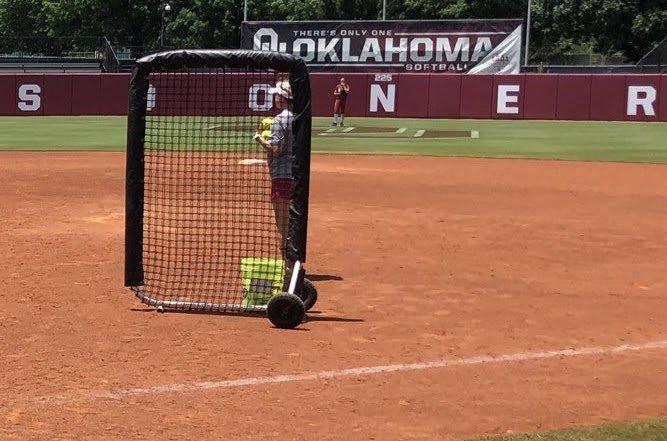 NettingPros's tweet photo. #FastpitchFridays with the #NettingPros #netcommanders. Are your #Softball🥎 #Facilities in need of an upgrade? Check out our #BPScreens #PocketScreens #FullProtectors & #BallCarts 🔥 https://t.co/urDzlujgBq