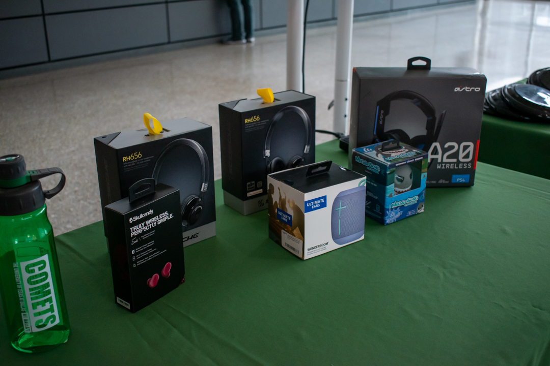 UTDAuxiliarySvs's tweet photo. Thank you again to the @UTDGGC for coming out to Ready Player Two, and the #UTDBookstore for donating prizes for us to give out! #UTDallas #UTDTechStore https://t.co/CDQdIn2BQD