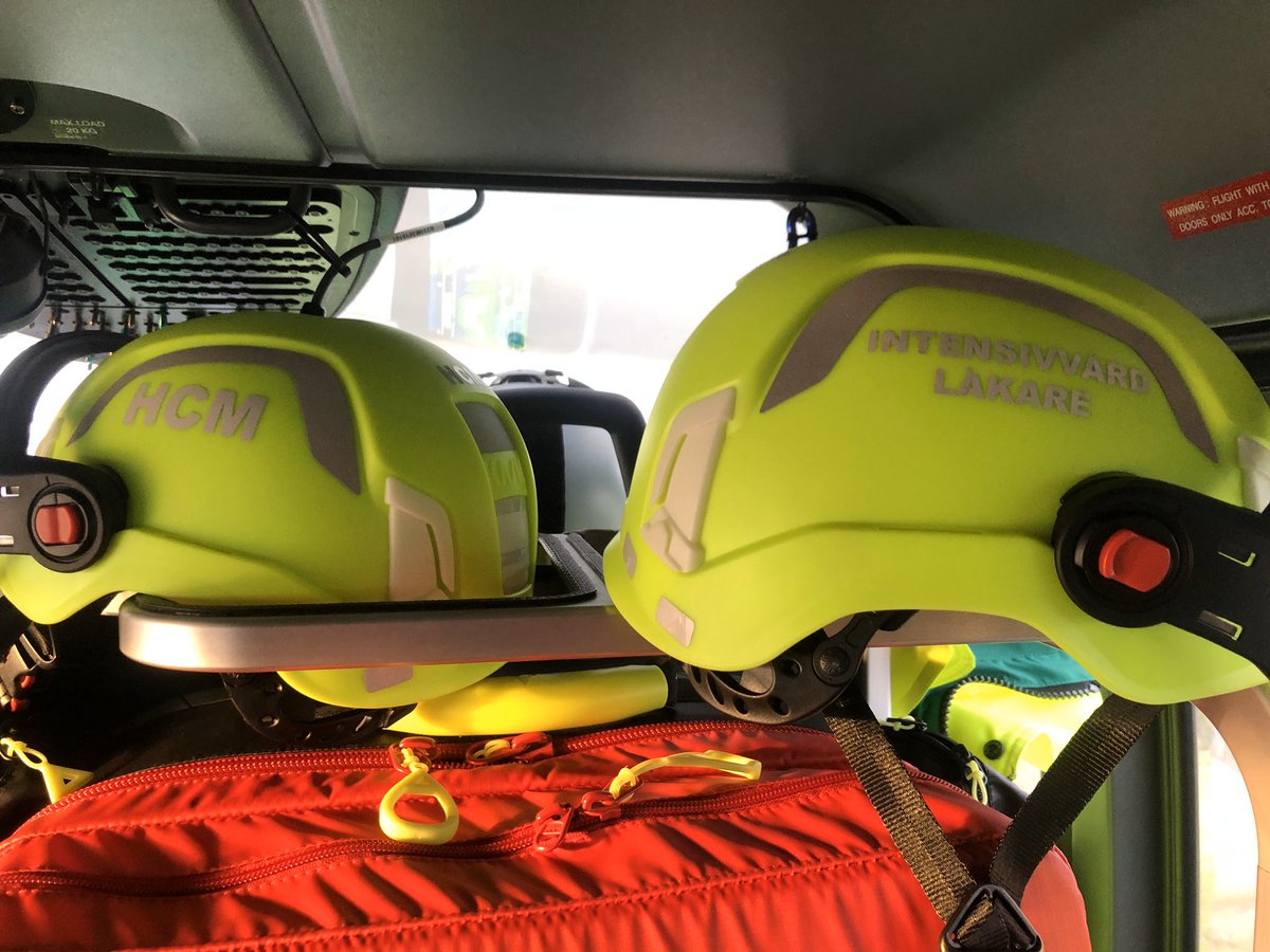 HEMSDocHell's tweet photo. Nya skadeplatshjälmar. #VärmlandHEMS https://t.co/avwpDSYWA9