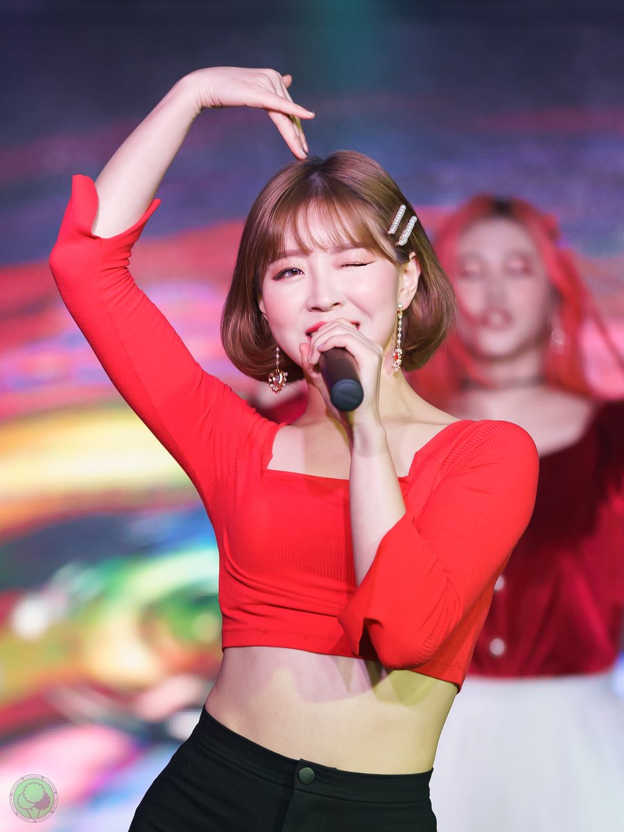 Show24_BroCoRi's tweet photo. 2020.02.09 Yellowbee Live #Showbox

#yellowbee #옐로비
#애니 https://t.co/XaMrJ3uqFg