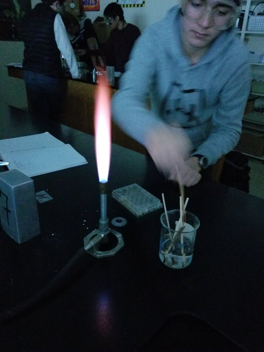 high_hhs's tweet image. Every Chemistry Student&apos;s favorite day. Flame Test Lab. #HHS#TeamDCS