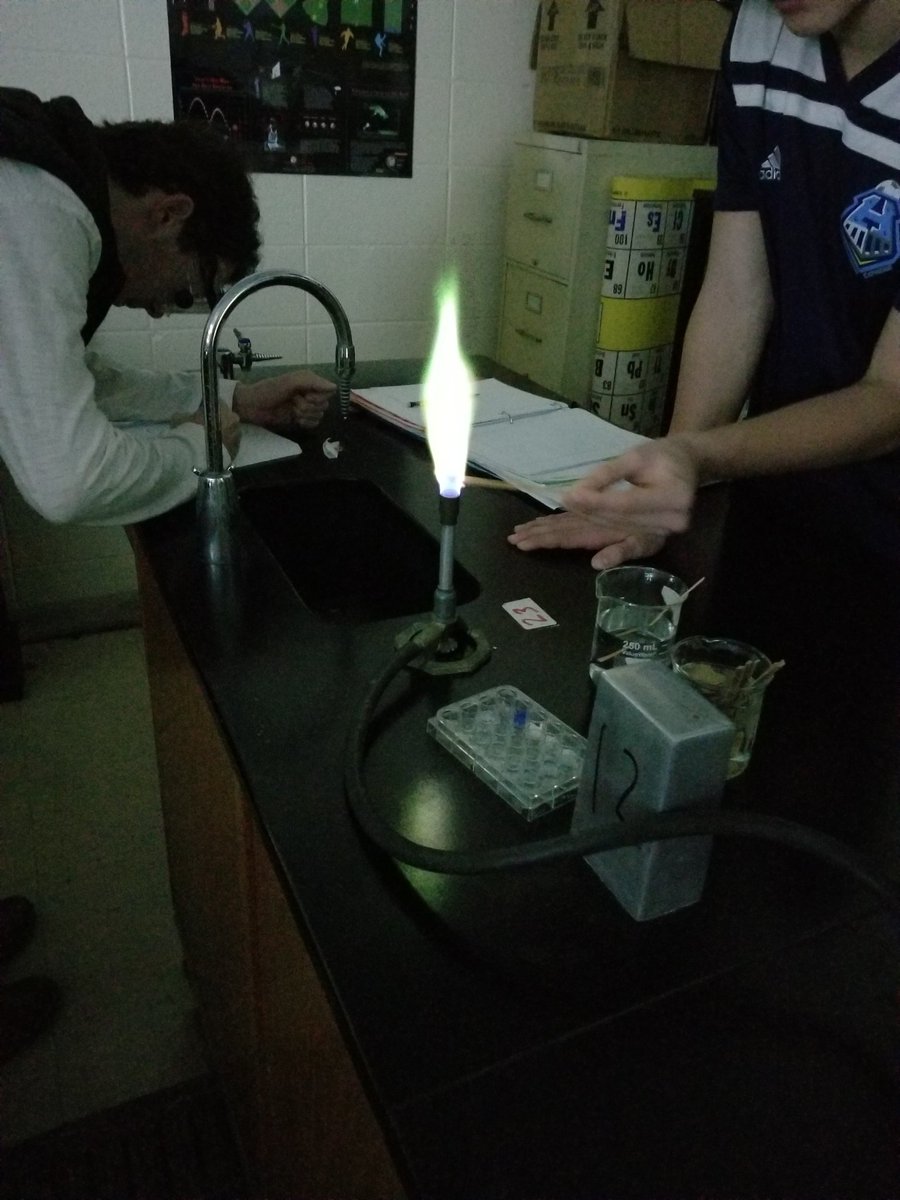 high_hhs's tweet image. Every Chemistry Student&apos;s favorite day. Flame Test Lab. #HHS#TeamDCS