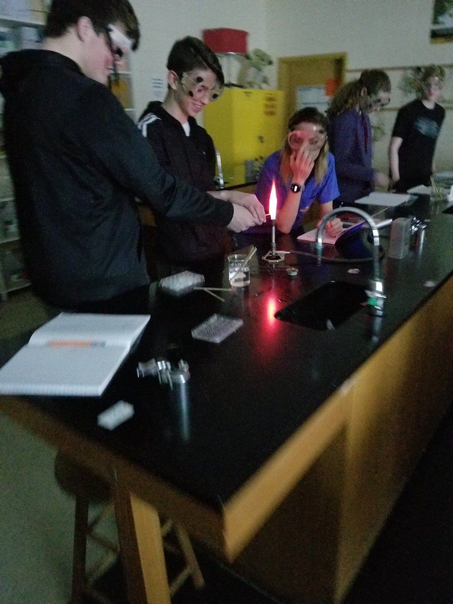 high_hhs's tweet image. Every Chemistry Student&apos;s favorite day. Flame Test Lab. #HHS#TeamDCS