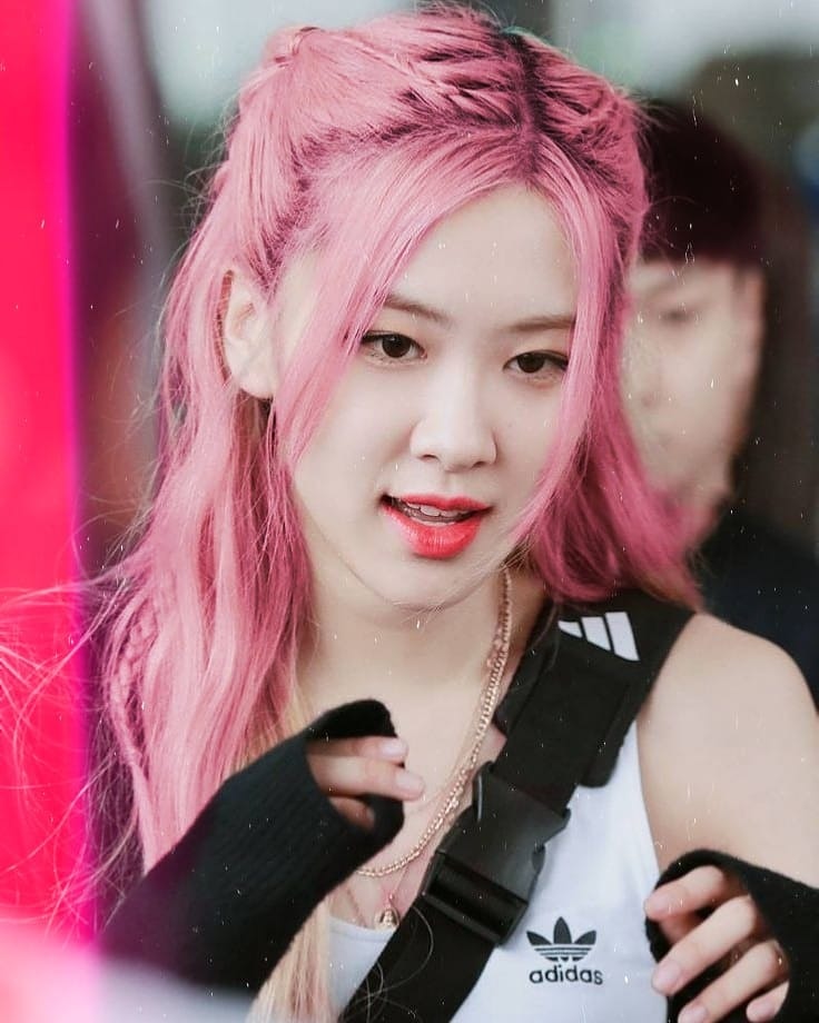 _babies1's tweet photo. HAPPY BIRTHDAY CHAEYOUNG!!! 
Hopefully u'll release ur solo this year 💕
#OurMusicianRoséDay
#골든보이스_로제데이
#ROSÉ
#블랙핑크 #로제 #BLACKPINK https://t.co/1rYjQooW6w