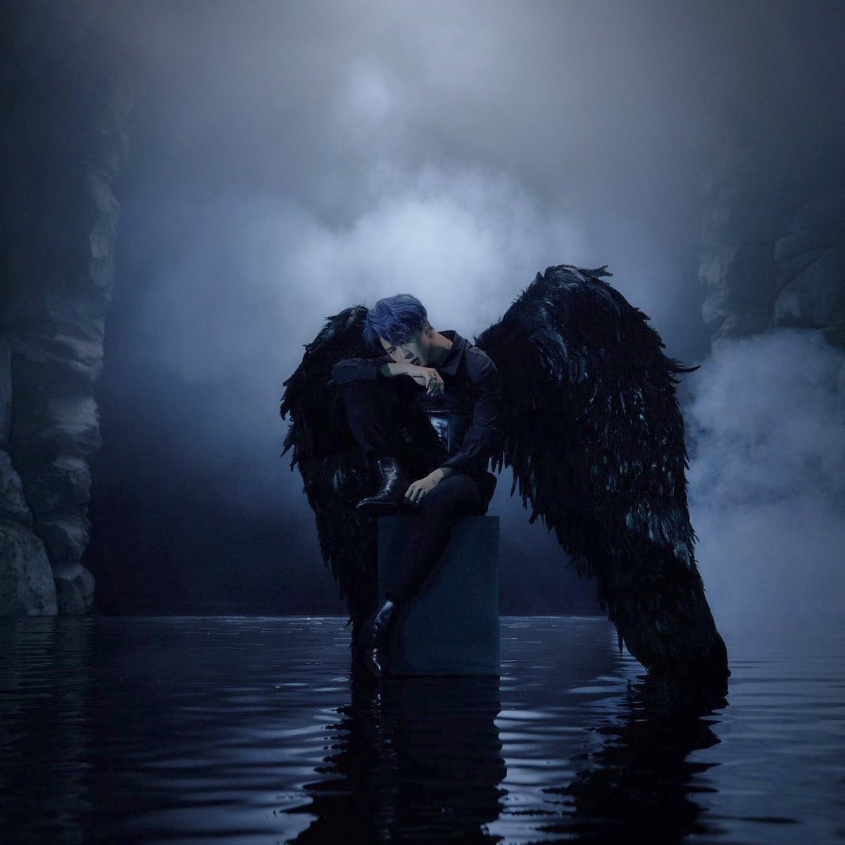 blueminpark's tweet photo. The King has rose and ascended into the human world to rule and judge them.

#JIMIN #지민 @BTS_twt https://t.co/e4mxYvckOQ