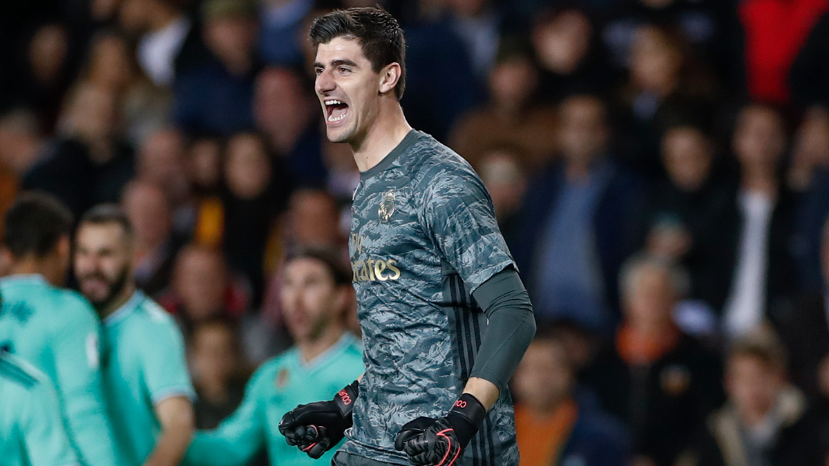 realmadrid's tweet photo. 🔝👐 ¡@thibautcourtois, elegido mejor jugador de @LaLiga en enero!

👏 ¡Enhorabuena, Thibaut! 👏

#HalaMadrid | #RMLiga https://t.co/6Y6W5LEMoM