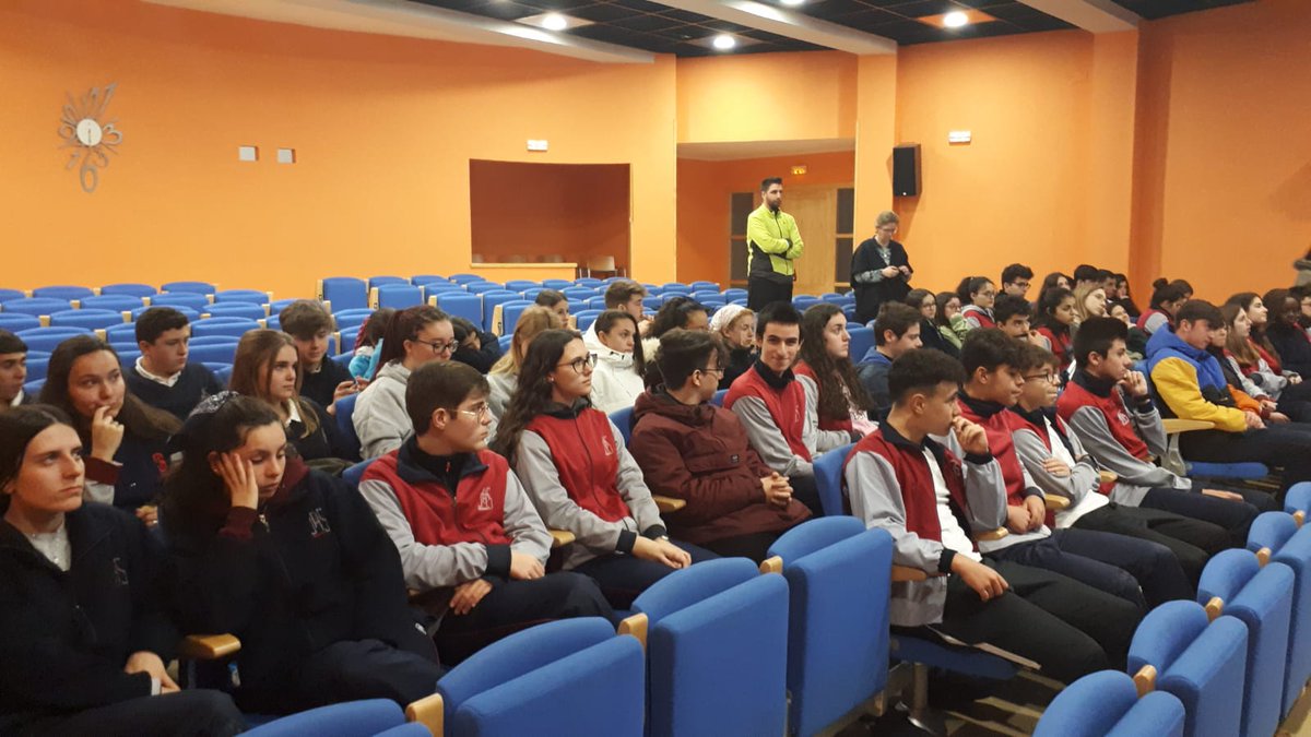 Sagradocaceres's tweet photo. Presentando al alumnado de #secundaria los talleres del #StartNowProject @GenVerde_music Deseando que lleguen los días 17-21 marzo en #Cáceres #SagradoCC #NosVemosPronto #FromTheInsideOutside ¡Bienvenidas a España! https://t.co/g72YxJ0JIl