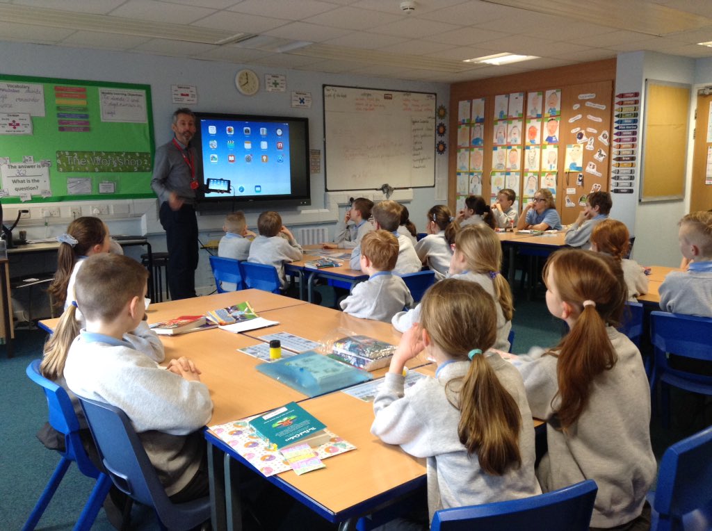 StAgnesY4's tweet image. A fantastic workshop utilising our computing skills and knowledge of the Tyne. Thank you @gem_education for a wonderful afternoon! #stagnescomputing