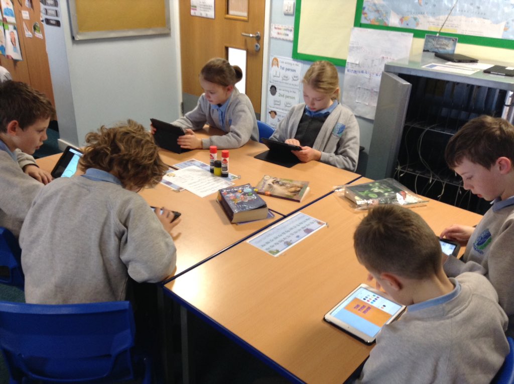 StAgnesY4's tweet image. A fantastic workshop utilising our computing skills and knowledge of the Tyne. Thank you @gem_education for a wonderful afternoon! #stagnescomputing