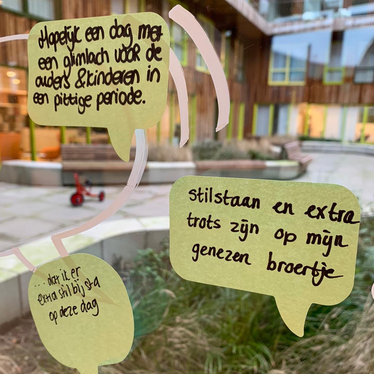 prinsesmaximac's tweet photo. Aanstaande zaterdag is het #wereldkinderkankerdag. De komende dagen staan we samen met jullie stil bij deze belangrijke dag. We hebben ook een plek in de centrale hal in ons centrum gecreëerd waar jij jouw gedachten over deze dag kunt delen 🧡 https://t.co/grk1ogg5dh