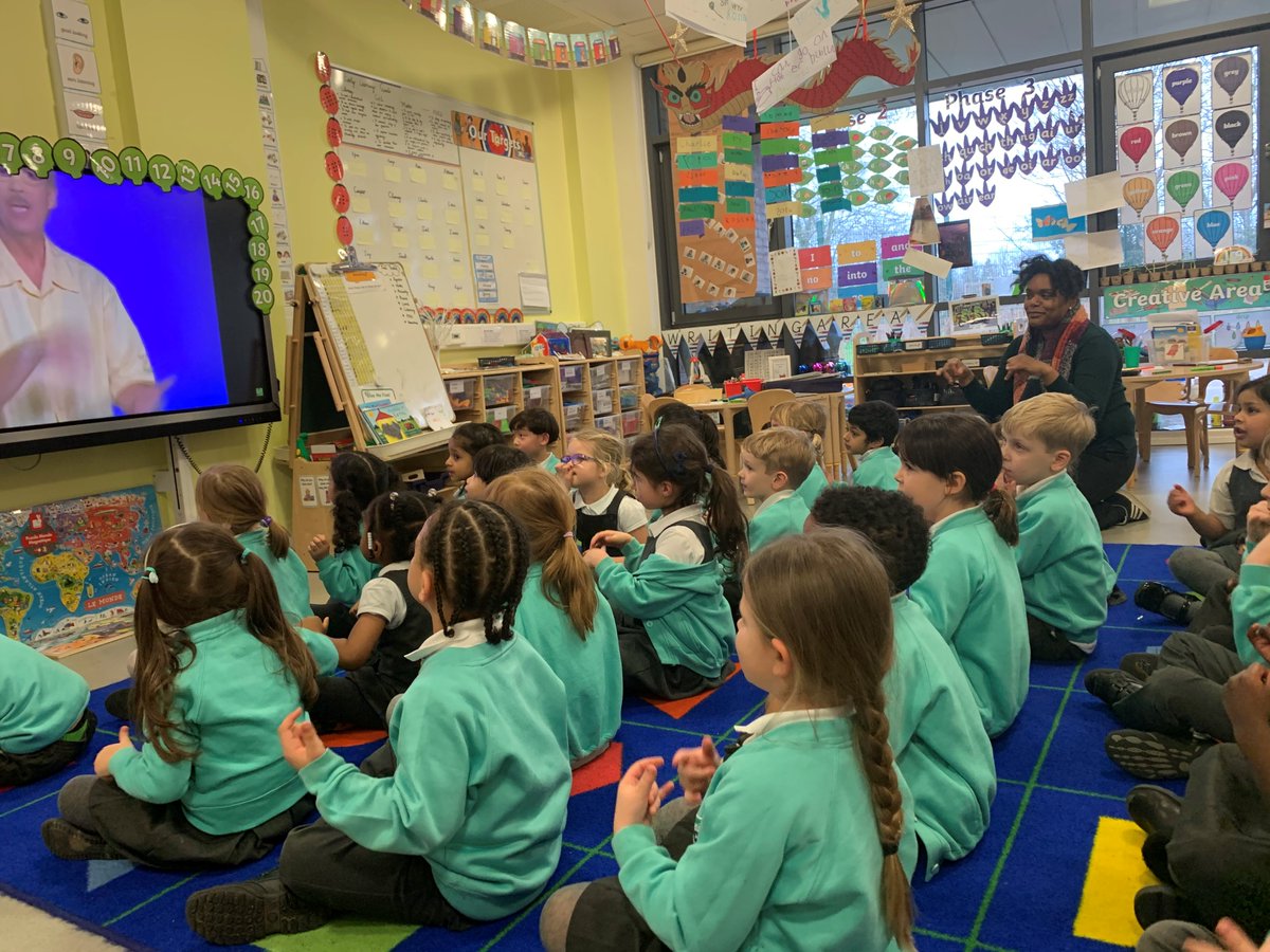 OasisPutney's tweet photo. Acorn Class sang ‘Power In Me’ and ‘Family’ to Mrs Nike and presented her with a leaving gift as part of our leaving celebrations this week @putneysw15 #education #assembly #putneyprimary #SchoolChoice #school https://t.co/GhIpP05Hs7