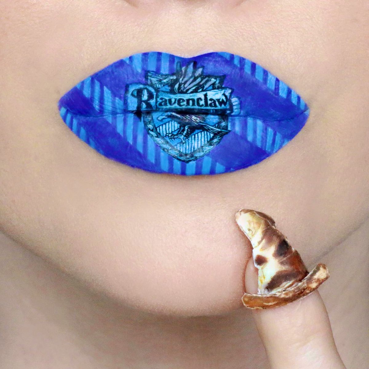 RyanKellyMUA's tweet image. Im still waiting for my Hogwarts letter tbh🦉💌 I had to post them all at once, I was too excited 😆 Check out my insta for all the details 💋
#hogwarts #ravenclaw #hufflepuff #slytherin #gryffindor