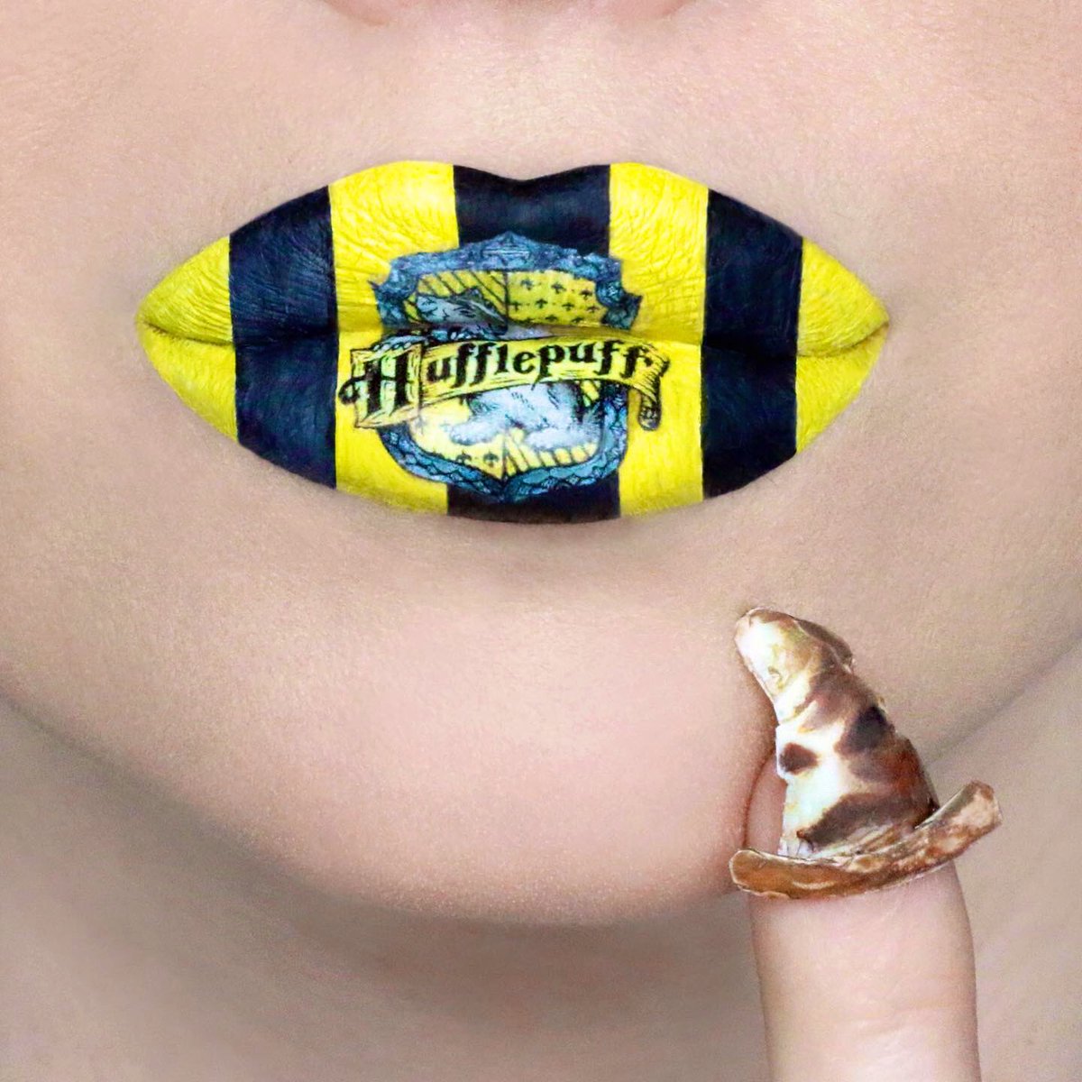 RyanKellyMUA's tweet image. Im still waiting for my Hogwarts letter tbh🦉💌 I had to post them all at once, I was too excited 😆 Check out my insta for all the details 💋
#hogwarts #ravenclaw #hufflepuff #slytherin #gryffindor