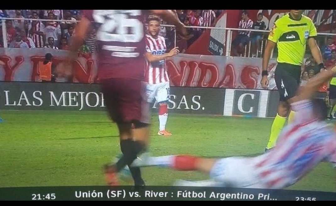 pelota1979's tweet photo. @JPVarsky Ayer durante la transmisión digiste todo pelota en la falta a Nacho Fernandes, deberías rectificar, o no? https://t.co/awt2A8OgrF