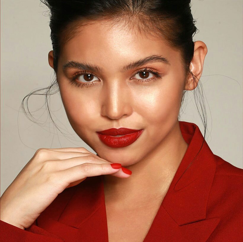 MAINEnatics_US's tweet photo. Sheeeee's baaaaack peaches! 💋💋

This is Maine Mendoza Version 2.0. Wiser.
Braver.
Stronger.
Bolder.
Fiercer.

Oh yeah, &amp; with a new MAC lippie and lipglass to boot!😘
First to have a 2nd collab EVER!💪

@mainedcm
#MaineForMAC #MacMaker
#MaineMendoza
@JAJSiwon @MACcosmetics
🅱 https://t.co/doWlTmUzMH