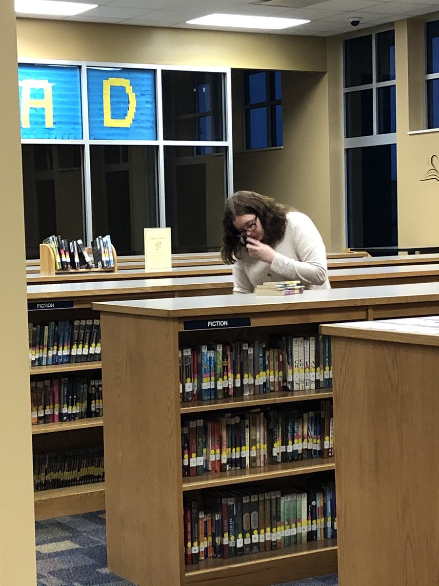 SSCBookDiva's tweet photo. IN School libraries are active!! Shenandoah has students checking out books, reading, and working on research papers!! #LibraryStatehouseDay #INLibrarySnapshotDay #LibrariesTransformIndiana https://t.co/WaSlGmBxTk