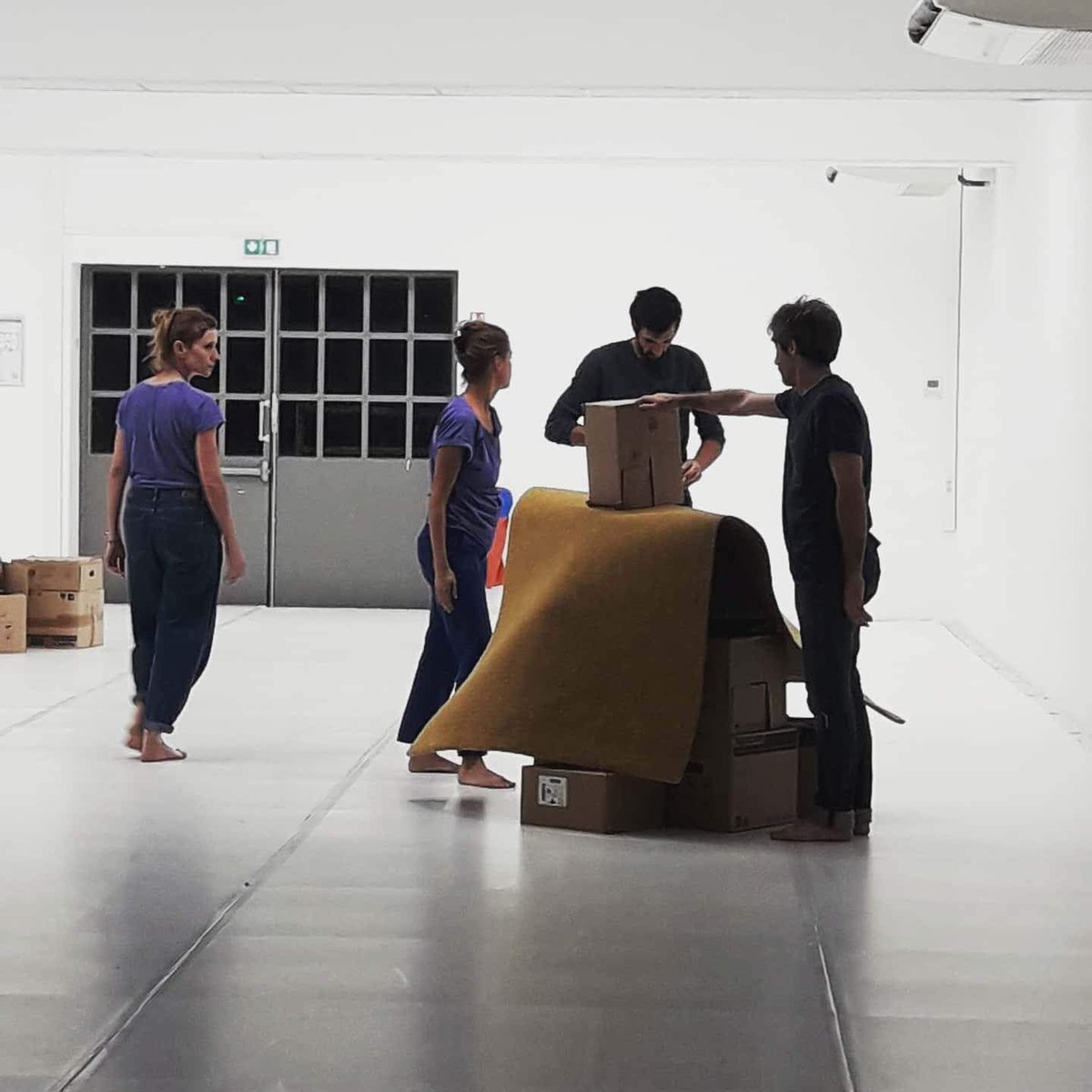 [Retour en images] 
Sortie de #résidence de la Cie itinerrances pour son #spectacle de #danse "Collective Works" le 7 février à l'Entre-Pont. 
Organisé par la cie /TranS/ Laurence Marthouret.