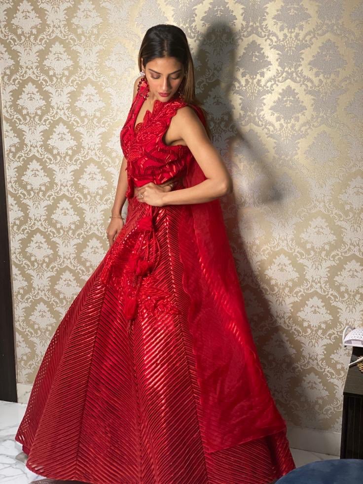 nusratchirps's tweet photo. “Love in its essence is spiritual fire.” ♥️
#valentinesweek

Outfit Courtesy: @Youveindia https://t.co/bXAHltxJGc