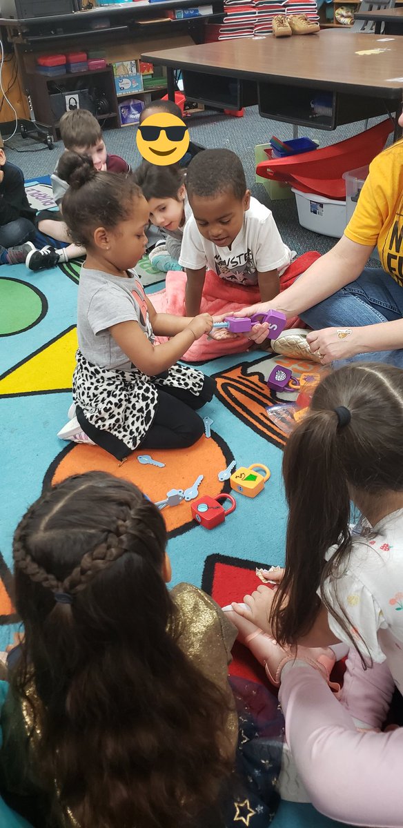 FlorMaya13's tweet photo. Unlocking the way to reading readiness ❤ @Schultzcanteach @MRobPPCD1819 https://t.co/Jm38Kq5z1N