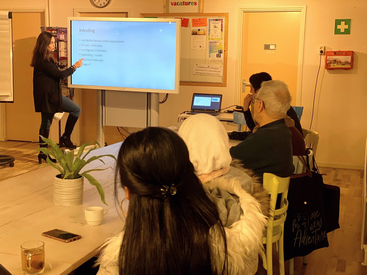 Wij hebben veel geleerd op onze praattafel met Leila <a href="/MozaiekW/">Mozaiek Welzijn</a> . 👏🏻
Tot volgende maand 🖐🏻😎
<a href="/gemTiel/">gemeente Tiel</a>  #open_mind #praattafel #onderwijssysteem #mozaiek_welzijn #Tiel #bijeenkomst #basisschool #middelbaar_school #mbo #hbo #vwo