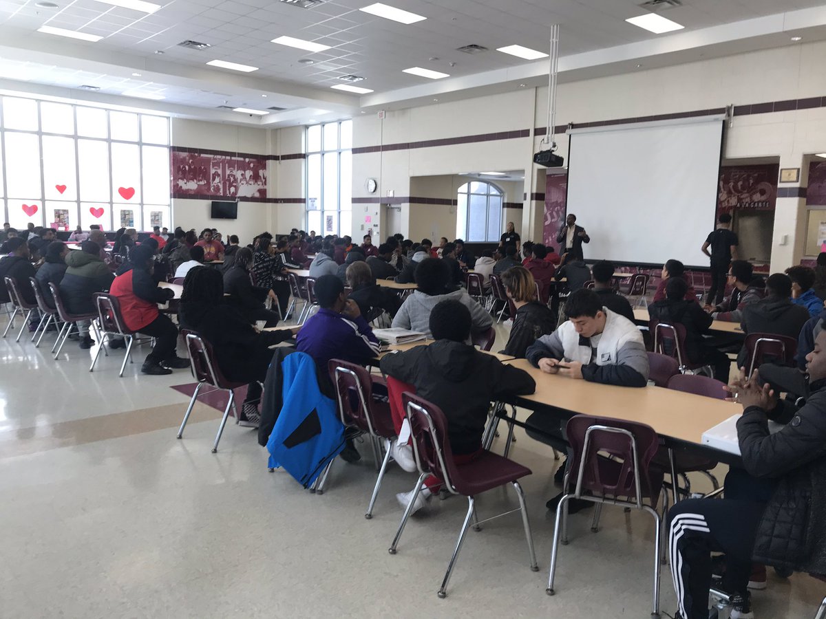 ChrisSmotivates's tweet photo. S/O to the Scott High School Bulldog family for hosting its annual Stand Up Day event. Thank you for allowing me the opportunity to pour into the entire 9-12 grade male student body!

#ReachToTeach
#youthmotivation
#bulldogs 
@scottpride2400 https://t.co/sjW3GezqSl
