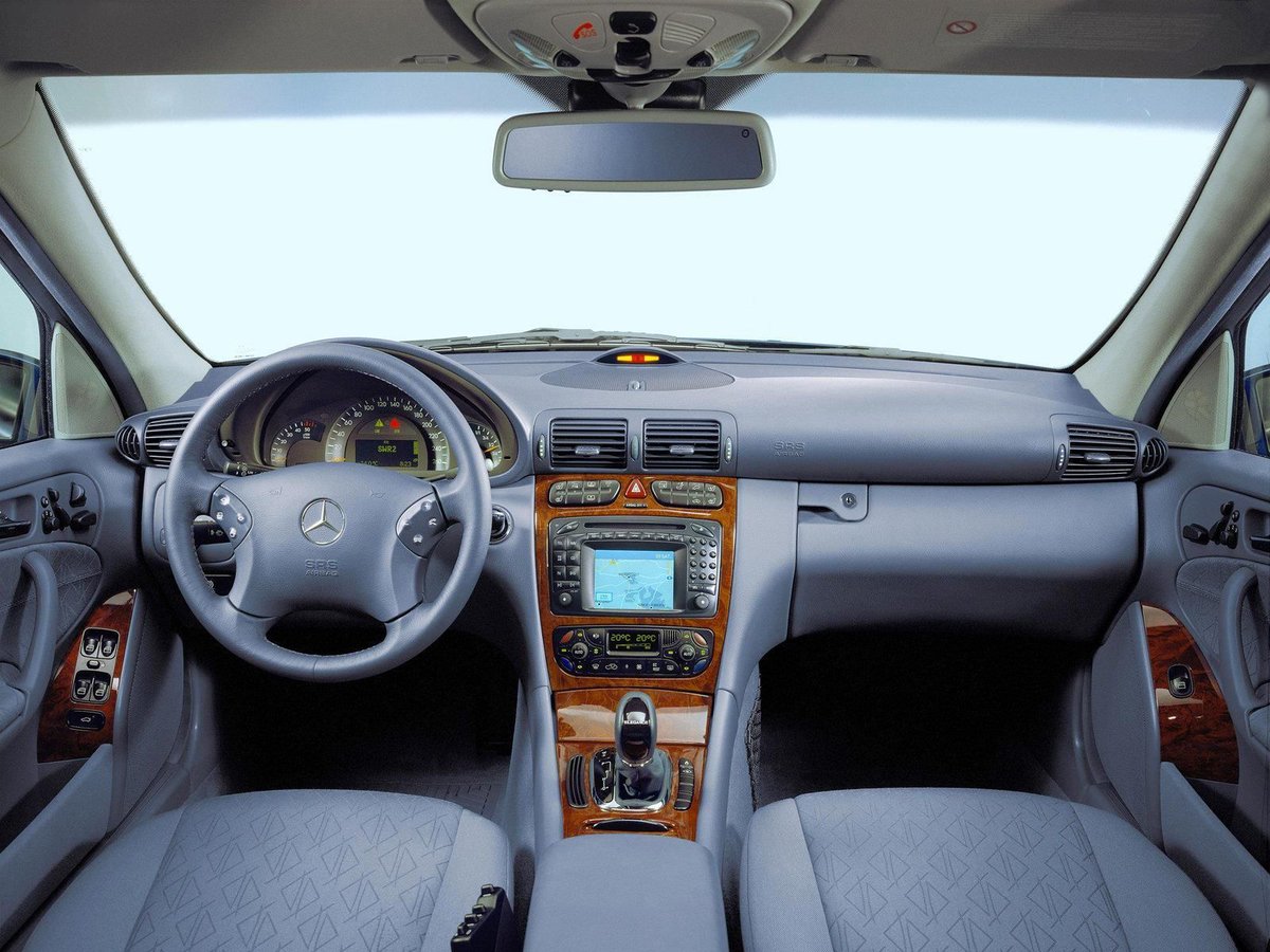 CarDesignNews's tweet photo. One of the biggest challenges of current #AutomotiveDesign is harmonious integration of ever larger and more function-critical #infotainment #screens. In our latest #DesignEssay, we chart the industry's progress with trying to pass its own 'screen test'...
https://t.co/CdctPabu1G https://t.co/8PffWgyjMU