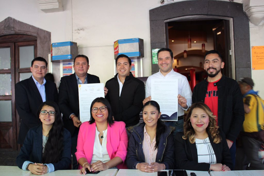 KybernusTlax's tweet photo. 📣 el Colectivo Kybernus Tlaxcala dio a conocer a medios de comunicación la convocatoria para el 𝗣𝗿𝗲𝗺𝗶𝗼 𝗞𝘆𝗯𝗲𝗿𝗻𝘂𝘀 𝗮𝗹 𝗟𝗶𝗱𝗲𝗿𝗮𝘇𝗴𝗼 𝗦𝗼𝗰𝗶𝗮𝗹 2020

🚨 𝗣𝗮𝗿𝘁𝗶𝗰𝗶𝗽𝗮

Consulta las bases de la convocatoria aquí 👇🏻

https://t.co/kCpzilHU3b

#KybernusTLX https://t.co/gb9E7cRjNX